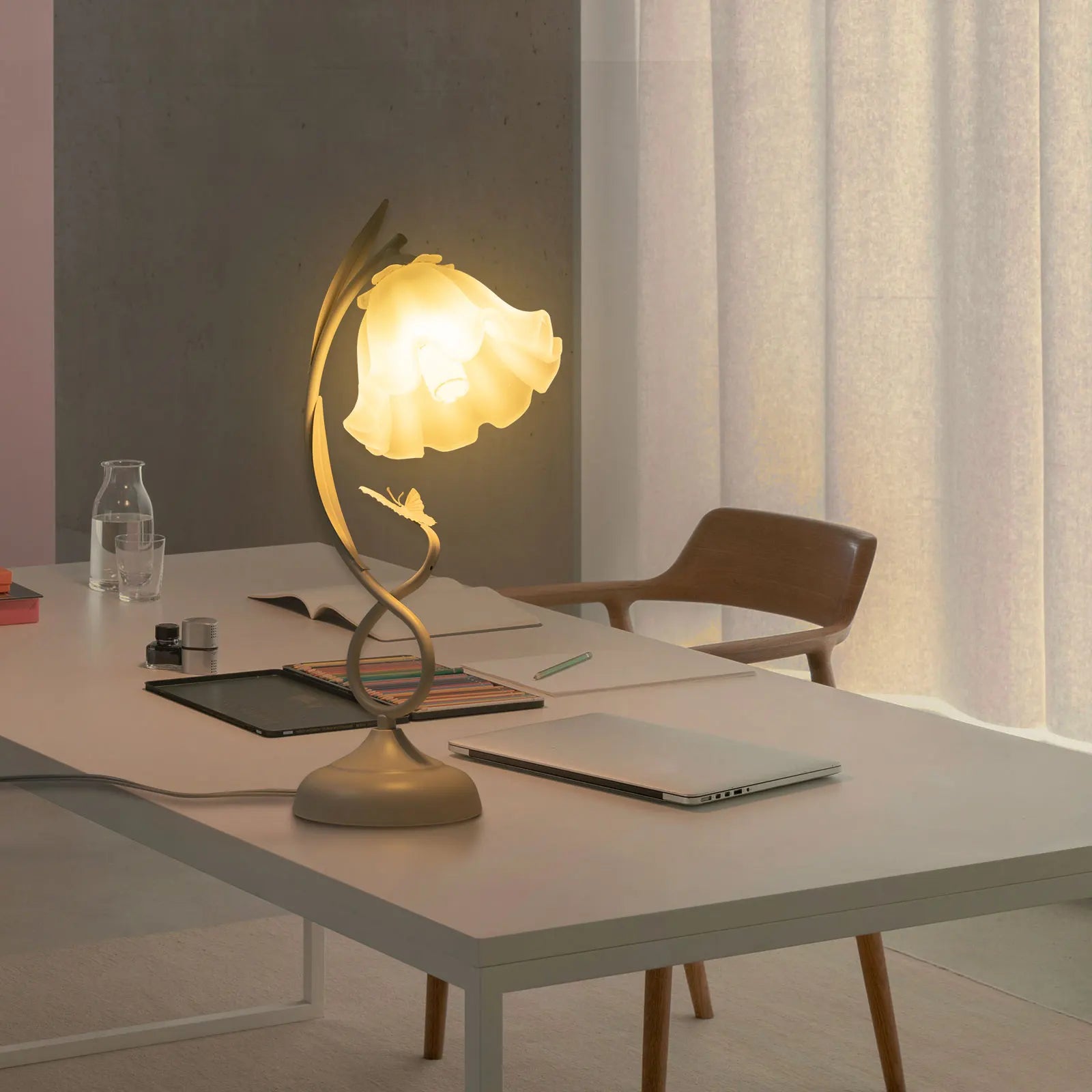Flower Desk Lamp White Glass Lampshade for Bedside Use
