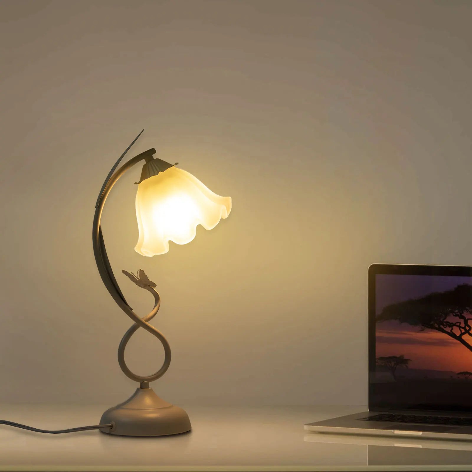 Flower Desk Lamp White Glass Lampshade for Bedside Use